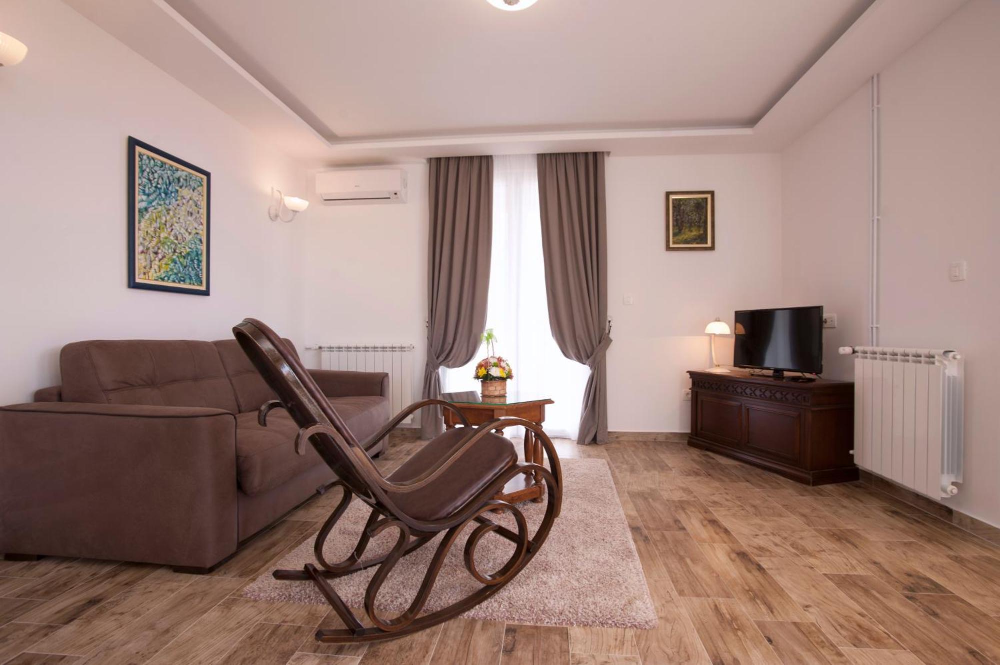 Guest House Medin Petrovac Екстер'єр фото