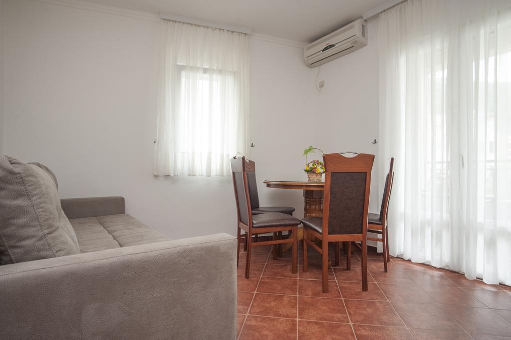 Guest House Medin Petrovac Екстер'єр фото